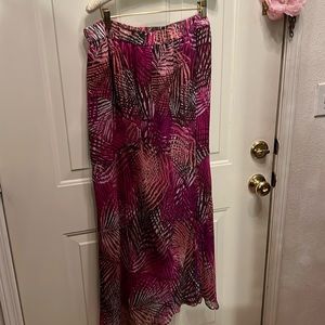 Size 14-16 colorful Avenue Studio long skirt.